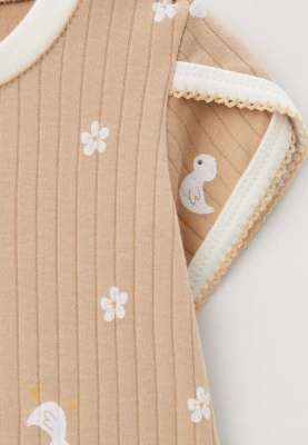 Комплект из футболки и брюк